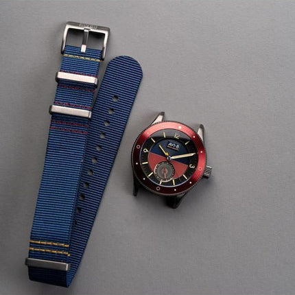 AVI-8 Flyboy Airmaster Sector Meca-Quartz tummansininen ja punainen kellotaulu AV-4112-04 miesten kello