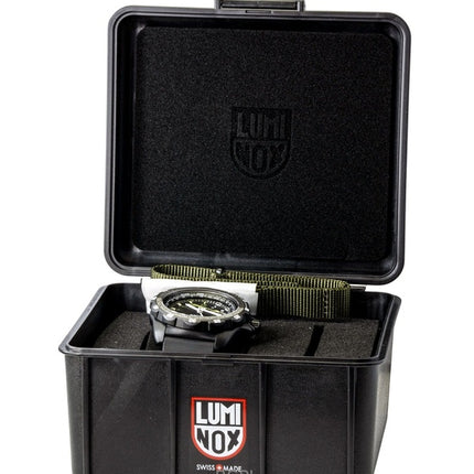 Luminox Recon Nav Spec GMT -kumiranneke, musta kellotaulu, kvartsi, sukeltajan XL.8837.SET 200M miesten kello