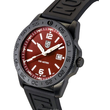 Luminox Pacific Diver -kumisella hihnalla ja punaisella auringonsäteilytaululla varustettu kvartsikiertäjän XS.3135.B 200M miesten kello